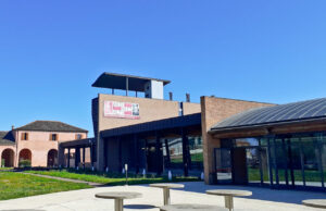 Průzkum benátských vodních cest lodí a na kole, Benátky, Itálie