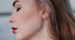 Trendy ve stříbrných špercích Jak se starat o stříbrné dámské přívěsky s drahými kameny