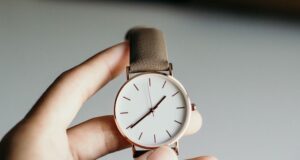 Recenze dámských hodinek Armani Porovnání dámských hodinek Samsung s konkurencí