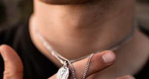 Jaký stříbrný prsten si vybrat na svatbu nebo jinou slavnostní událost Stříbrné dámské šperky SWAROVSKI