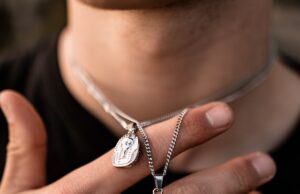 Jaký stříbrný prsten si vybrat na svatbu nebo jinou slavnostní událost Stříbrné dámské šperky SWAROVSKI