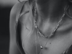 Stříbrné naušnice pro různé příležitosti: volba podle outfitu Jak čistit stříbrné dámské náramky