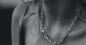 Jak čistit stříbrné dámské náramky Jak čistit stříbrné dámské náramky