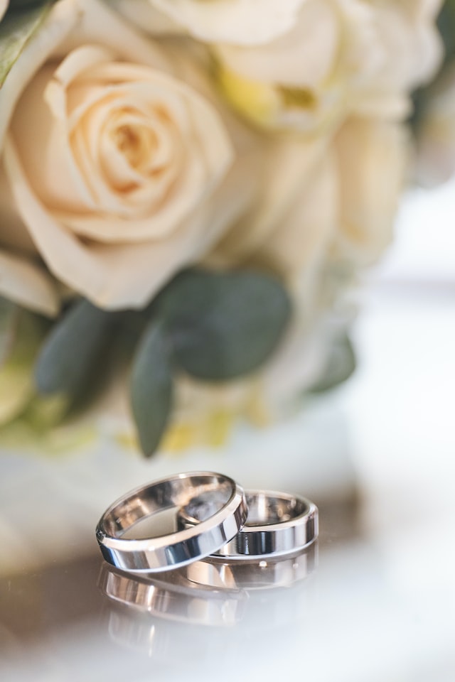 Stříbrné dámské prsteny: jak vybrat ten správný?