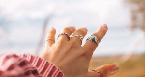 Zajímavé a unikátní stříbrné šperky Jak vybrat stříbrný dámský náramek