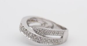 Jak rozpoznat kvalitní stříbrné šperky Nejlepší způsoby nošení stříbrných náramků