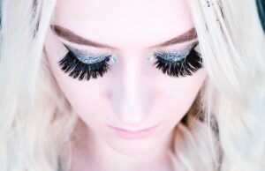 Jak se vyhnout poškození řas při nošení kontaktních čoček Jak se vyhnout poškození řas při nošení kontaktních čoček