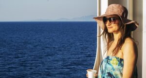 “Tipy na ubytování na Santorini s výhledem na křišťálově čisté moře“🏖️