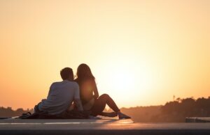 Úspěšné bollywoodské sňatky celebrit s obrovským věkovým rozdílem