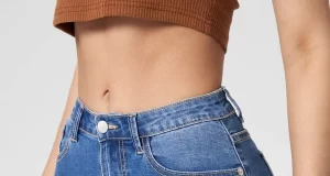10 nejnovějších způsobů, jak nosit roztrhané džínové šortky