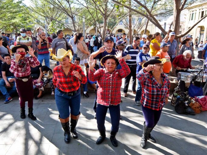Cestovní průvodce: El Salvador, Střední Amerika
