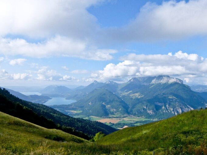 Hledání útočiště v Annecy Mountains, Francie