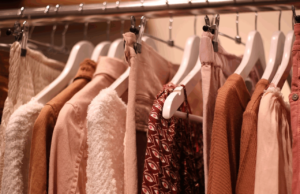 Nejlepší průvodce: Jak si vybrat dámské butikové šaty, které lichotí