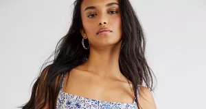 8 košilkových topů pro trendy letní outfity 2024